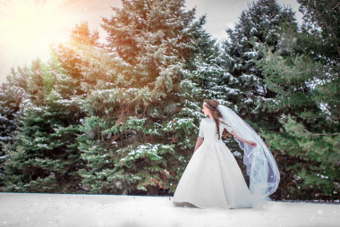 Preview image for article: Kara’s Snowy-Day Bridal Portraits