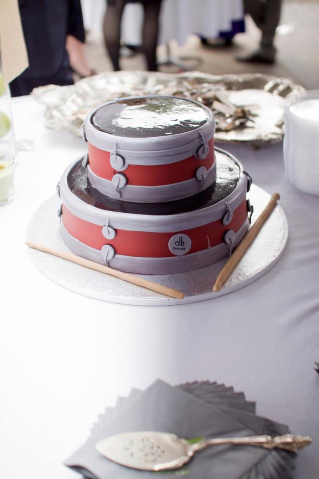 379213_585426344804069_526137204_n