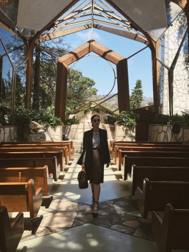 Preview image for article: Dark Colors For Bright Summers