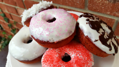 Preview image for article: Red Velvet Donuts
