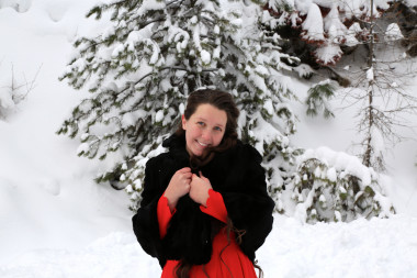 Preview image for article: Warm Christmas Wishes from Dainty Jewell’s + She’s Intentional!