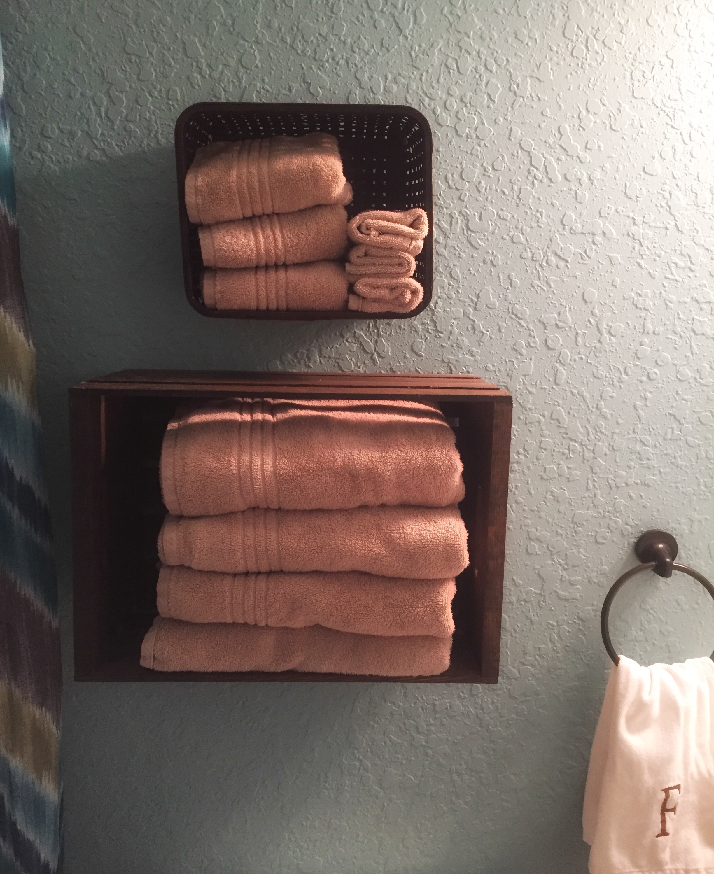 DIY Bathroom Makeover by @arfrymier on @shesintentional.