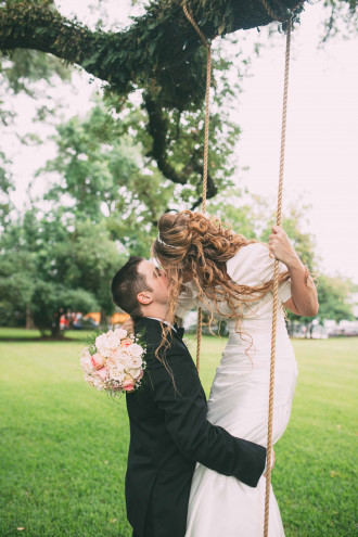 Preview image for article: Kelly and Michael: A Gorgeous Springtime Wedding