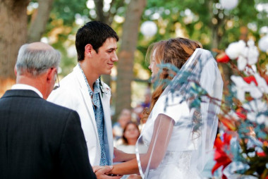 Preview image for article: Real Wedding: Dustin and Danielle