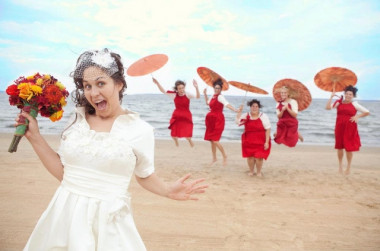 Preview image for article: Real Wedding: Late-Summer Beach Wedding