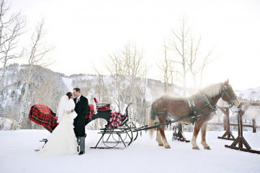 Preview image for article: Christmas Wedding Inspiration