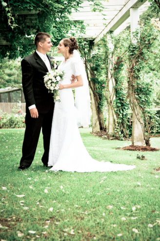 Preview image for article: Jacy + Jonathan's Vibrant Summer Wedding