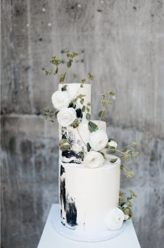 Preview image for article: Black & White Wedding Inspo