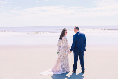 Preview image for article: Alexa's Wedding: Classy, Relaxed, & Beachy