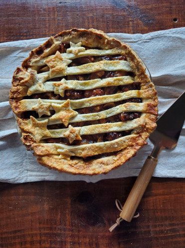 Preview image for article: A Summer Favorite: Classic Apple Pie