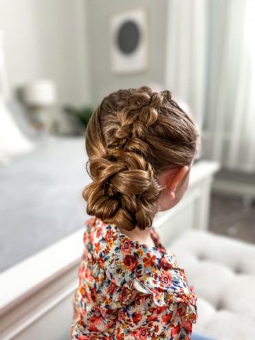 Preview image for article: Side Updo with a Dutch braid