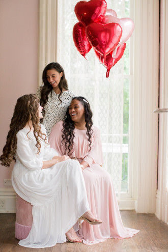 Preview image for article: Galentine's Party Inspo