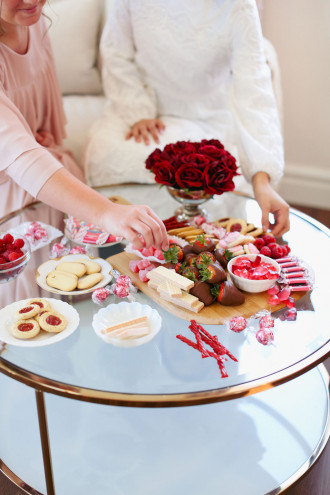 Preview image for article: Host a Galentine's Party