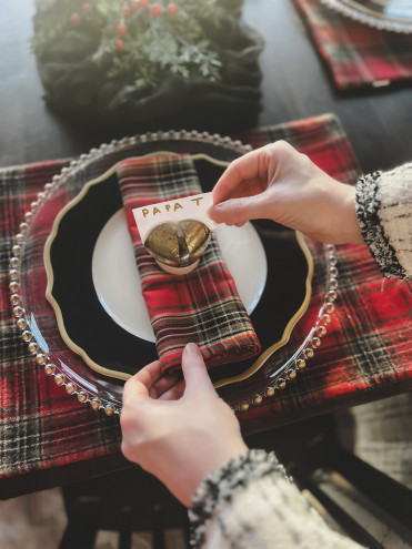 Preview image for article: Setting the Table For Christmas