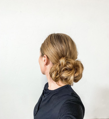 Preview image for article: Messy Summer Updo