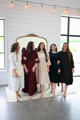 Preview image for article: Building Your Dream Modest Closet: A Guide to Style and Comfort