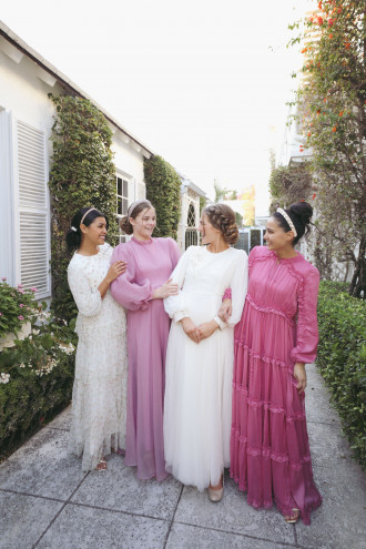 Preview image for article: Finding Your Flow: The Perfect Modest Maxi Dress for Every Occasion