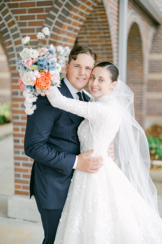 Preview image for article: Spring Vibes in Winter: Valerie and Brody's Wedding