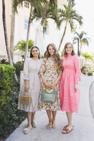Preview image for article: Striking a Stylish Pose: Modest Dresses for Your Summer Vacation