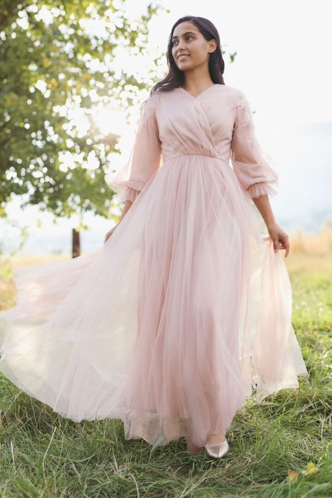 dainty jewells dresses Pretty in Pink: Jewell's Sweet Peony Dress Review tulle bottom Fully lined Hidden zipper on back Like New Dainty Jewells Modest Fashion Dresses