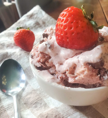 Preview image for article: Chocolate Strawberry Homemade Ice Cream