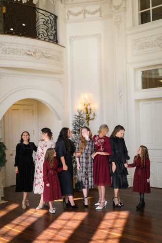 Preview image for article: Modest Holiday Style: Outfit Ideas for Your Christmas Card