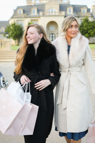 Preview image for article: Modest Winter Vacation Style: Cozy and Chic