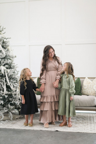 Preview image for article: Modest Mommy and Me Winter Styles