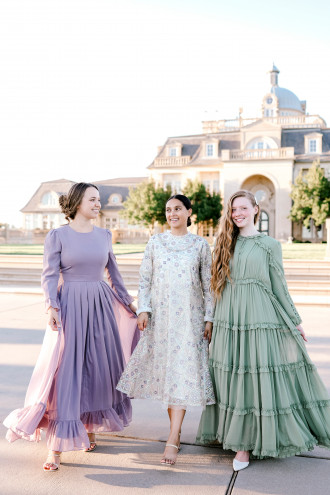 Preview image for article: What to Wear to a Wedding: A Guide to Modest and Stylish Outfits