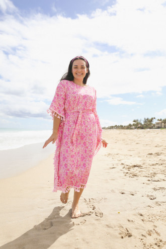 Preview image for article: Your Modest Spring Vacation Capsule Wardrobe