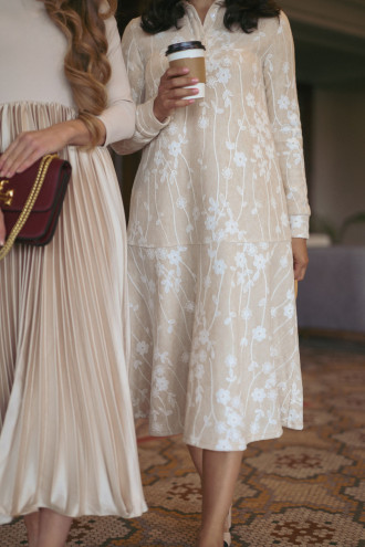 Preview image for article: Modest Fall Family Photo Outfits: Cozy, Classic, and Picture-Perfect