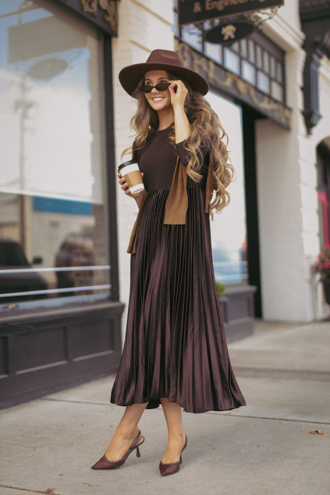 fall dresses casual Green Maxi Dress for the offering a relaxed yet fashionable fit suitable for various body types How to Style Modest Fall