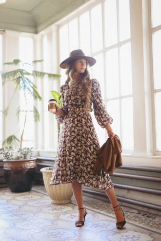 Preview image for article: 10 Modest Fall Outfit Ideas for Crisp October Days