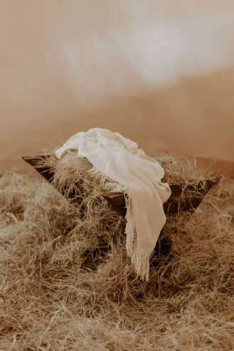 Preview image for article: From Manger to Morning: Carrying Christmas Faith Into the New Year