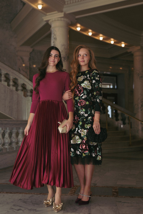 TRENDY MEETS TIMELESS