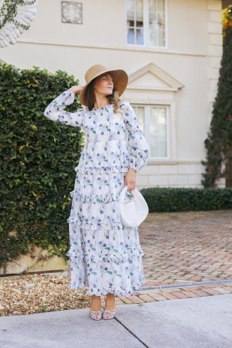 Preview image for article: Family Photo Outfit Guide for Summer