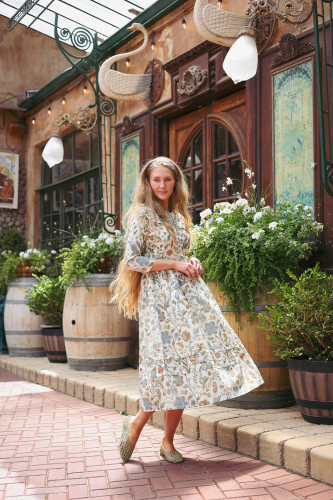 MODERN & MODEST