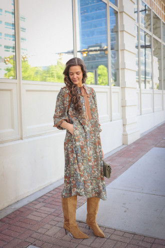 Preview image for article: The Best Dresses for Fall Family Photos