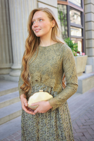 Preview image for article: How to Style Florals for Fall
