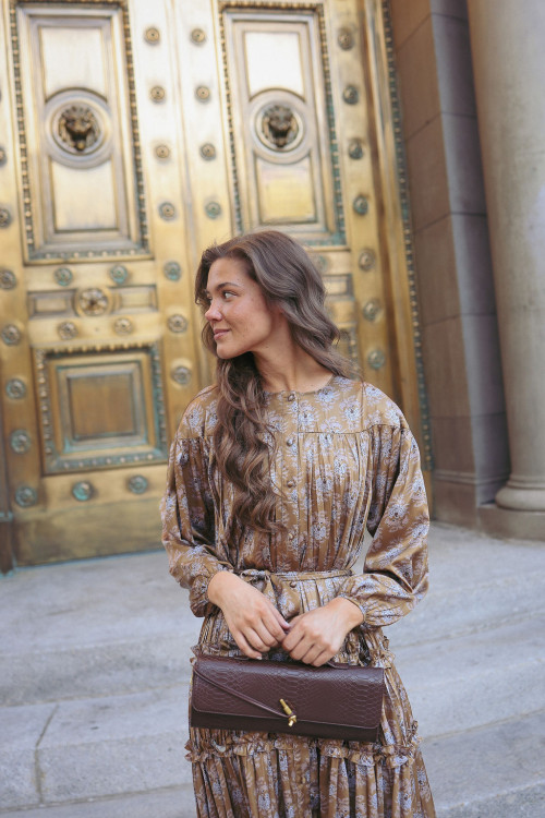 DAINTY DETAILS